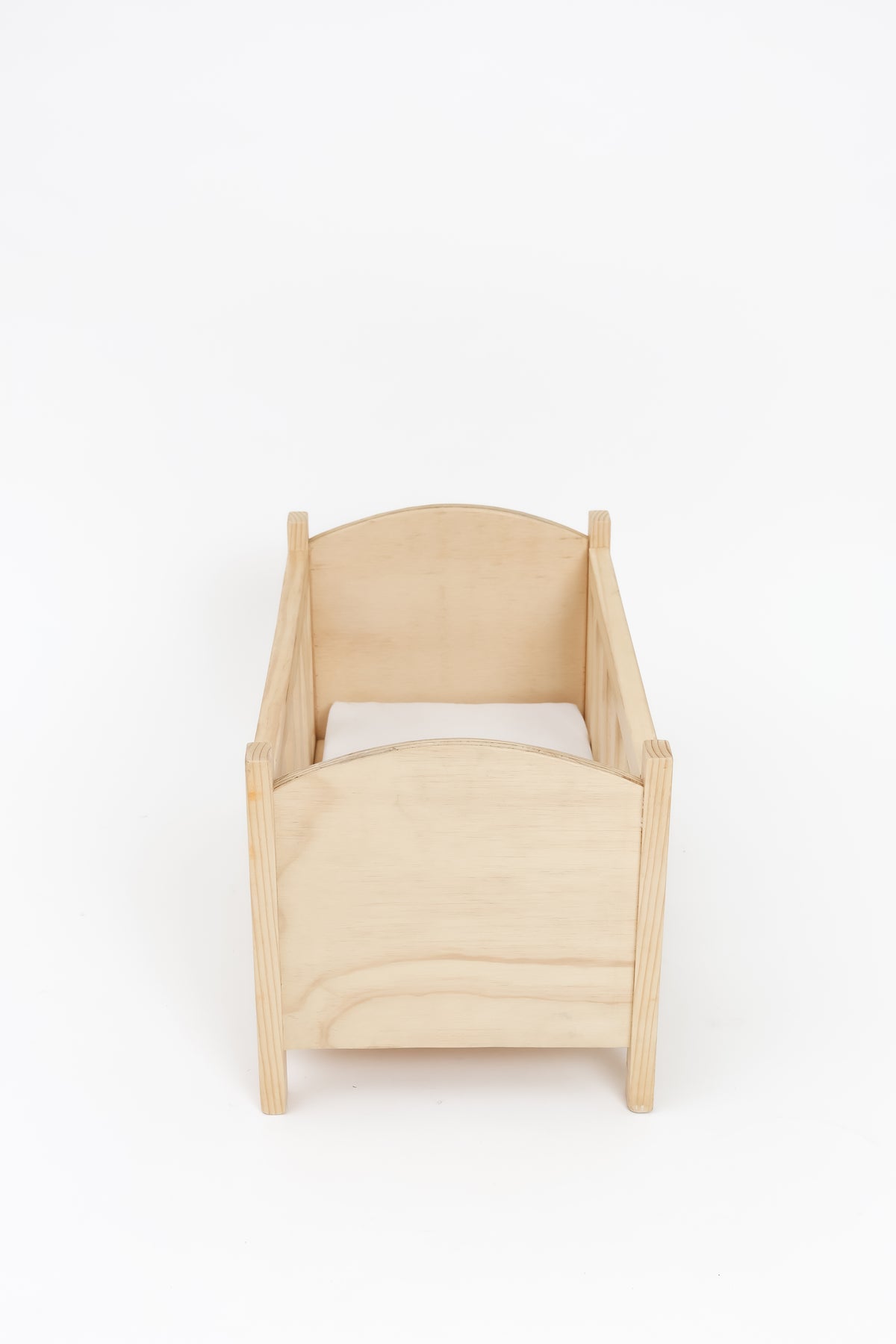Cuna de Madera para Muñecas – Hecha a mano