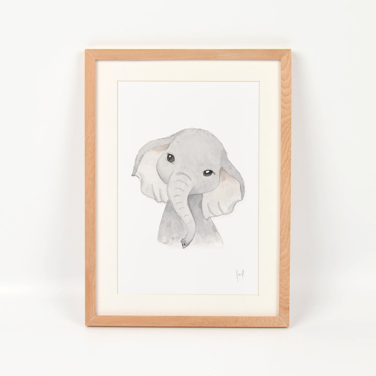 Elefante enmarcado en madera nativa