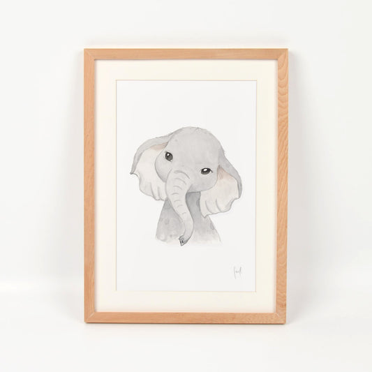 Elefante enmarcado en madera nativa
