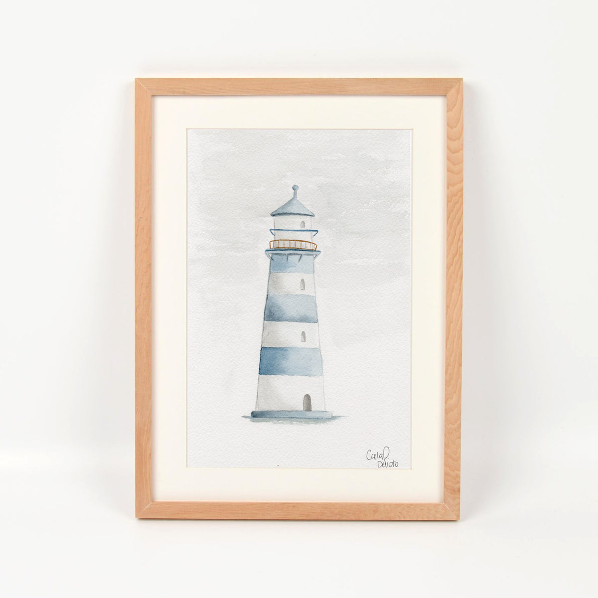 Faro enmarcado en madera nativa